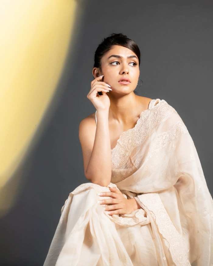 mrunal thakur_teluguvox 5